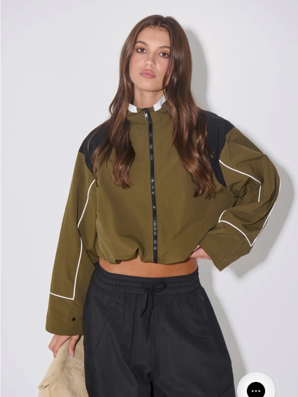 Lioness shoreline windbreaker